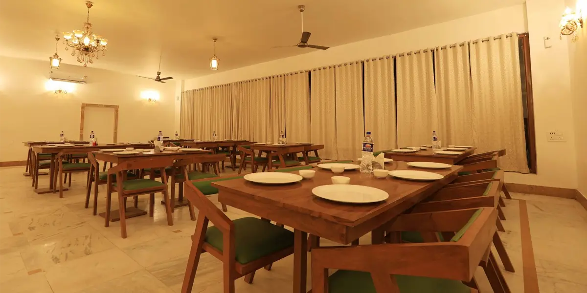 dining-at-hotel-in-jaisalmer