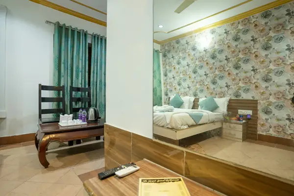 spacious-room-in-budget-hotel-jaisalmer